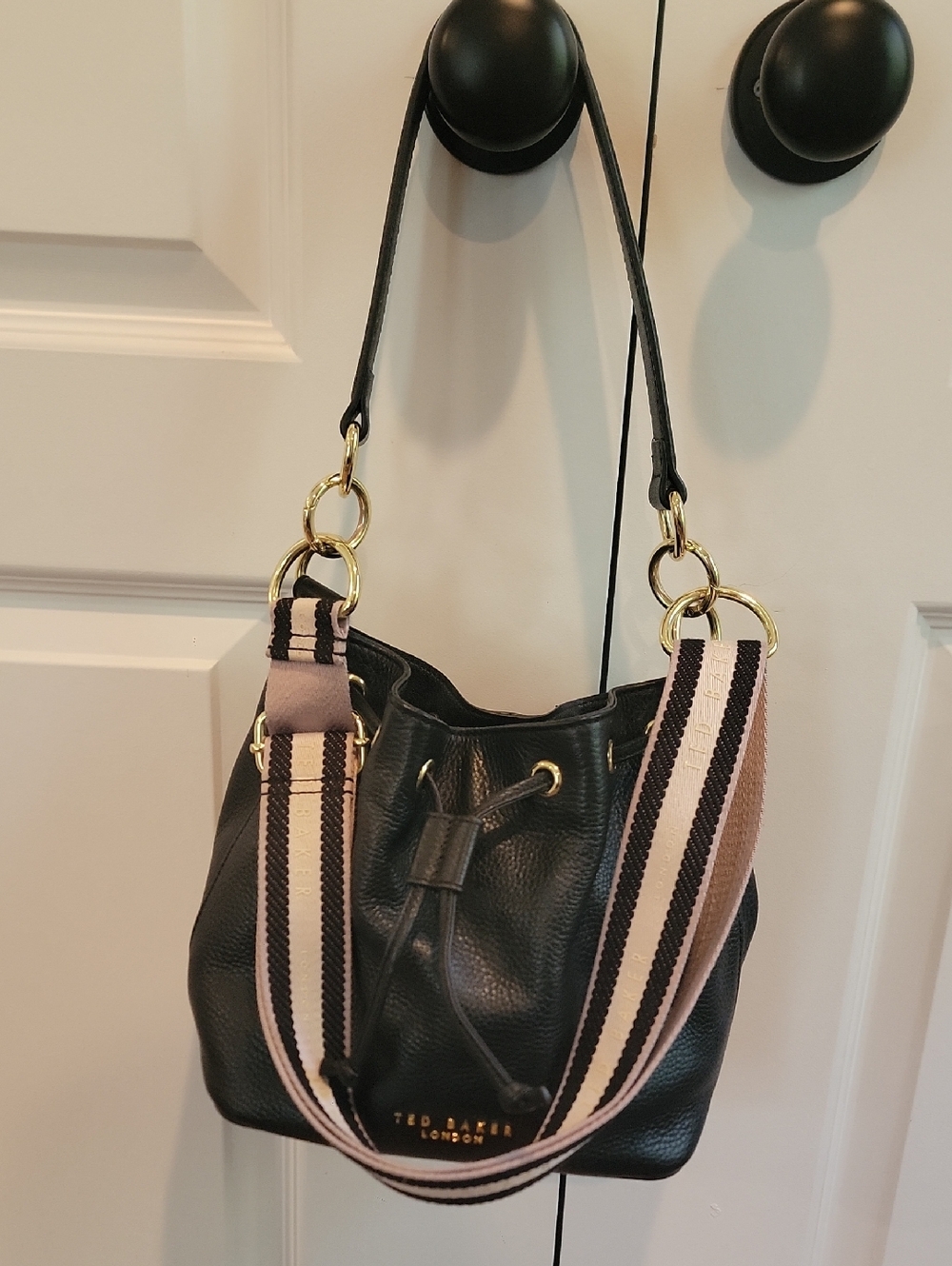 Ted Baker Aminah Bucket Bag, Black Leather, Excellent Condition!! - Picture 10 of 16